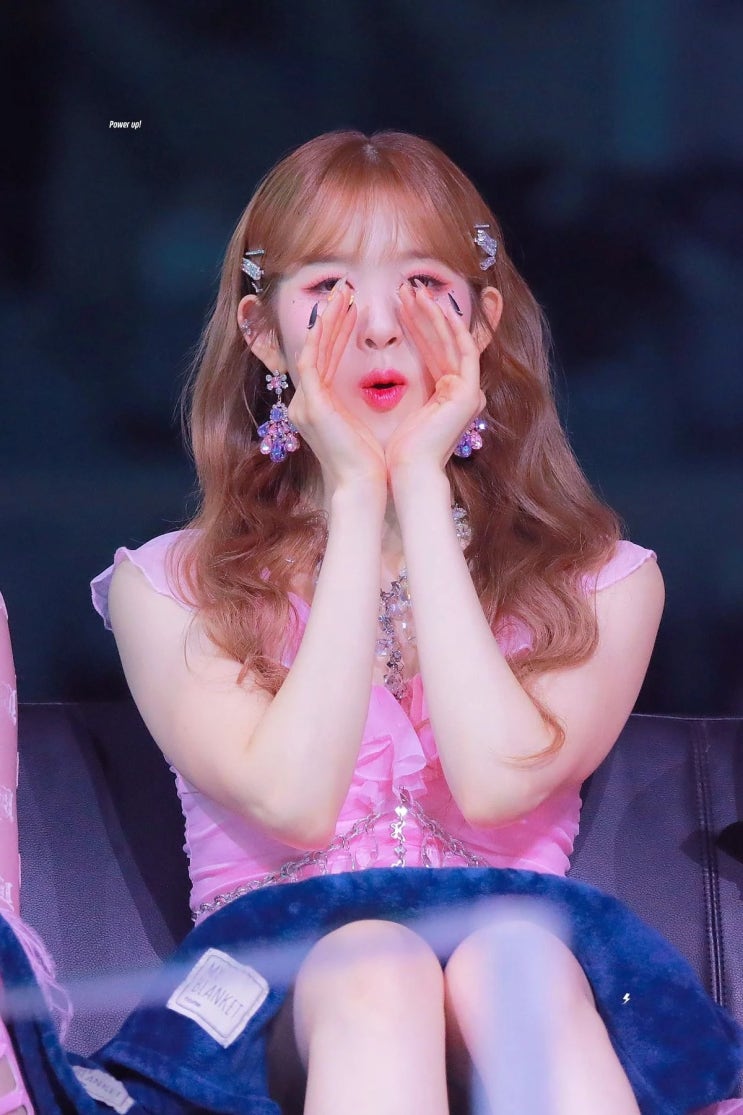  시상식에서 팬 카메라 발견한 아이돌이 한 일