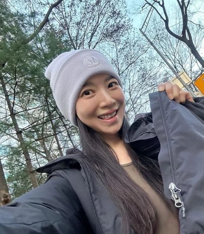 '코어 근육' 배우 윤세아, 공중에 붕 뜬 채로 격한 춤 선보여...남다른 힘 자랑 "놀라움 감추지 못해" '코어 근육' 배우 윤세아, 공중에 붕 뜬 채로 격한 춤 선보여...남다른 힘 자랑 "놀라움 감추지 못해"