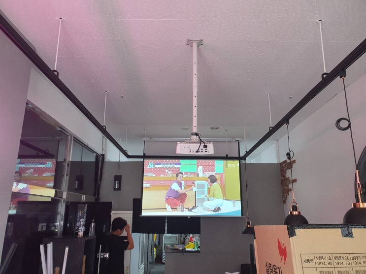  업소용 빔프로젝터로는 비비텍 BW572가 딱입니다 !! 가성비 빔프로젝터 설치사례!!