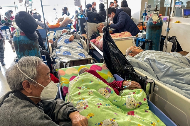“中 상하이 인구 70%가 확진, 매일 구급차 100대씩 병원 도착”