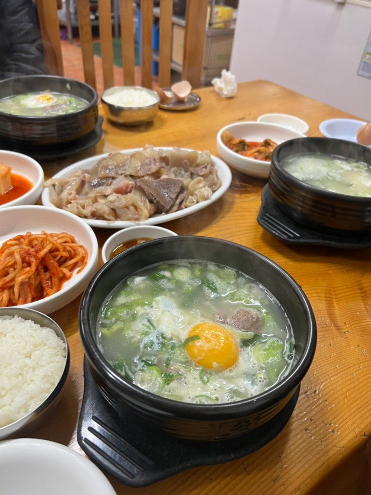  인천 중구 신포동 중앙옥 - 날계란을 넣어먹는 꼬릿한 설렁탕 & 모듬수육 노포 맛집 (주차/메뉴)