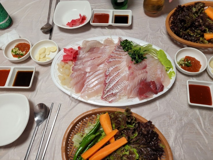  회식장소추천_노량진 수산시장횟집_식당(끄트머리)