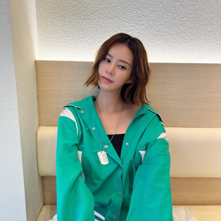 출산 앞둔 배우 지소연, 해변에서 임신 8개월의 만삭 화보 공개했다 출산 앞둔 배우 지소연, 해변에서 임신 8개월의 만삭 화보 공개했다