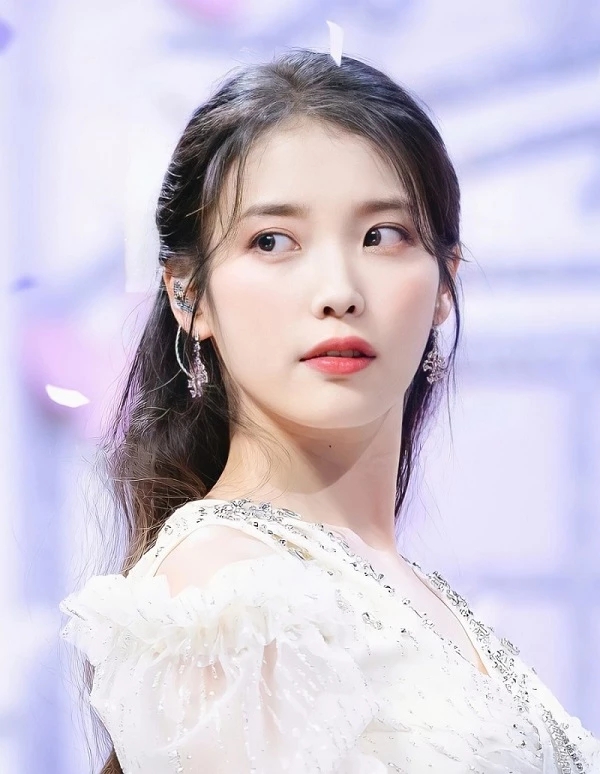 "연애보다 결혼"이라는 이종석, "달리겠다"는 아이유...당당한 사랑법이 연일 화제 "연애보다 결혼"이라는 이종석, "달리겠다"는 아이유...당당한 사랑법이 연일 화제