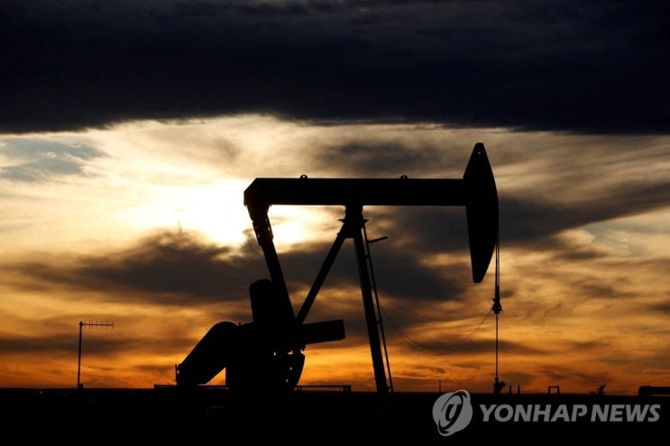 경기침체 우려에 中 코로나 공포…국제유가, 새해 연이틀 급락 경기침체 우려에 中 코로나 공포…국제유가, 새해 연이틀 급락