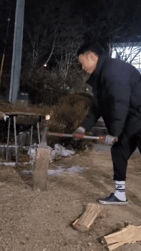  홍천 비발디파크 근처 행복한숲 펜션에서 불멍과 바베큐 장작패기 체험 (웨딩드레스 대여 가능)