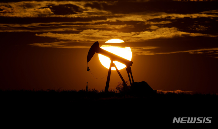 국제유가, 경기 침체 우려·中 코로나 재확산에 급락…WTI 5.3%↓ 국제유가, 경기 침체 우려·中 코로나 재확산에 급락…WTI 5.3%↓