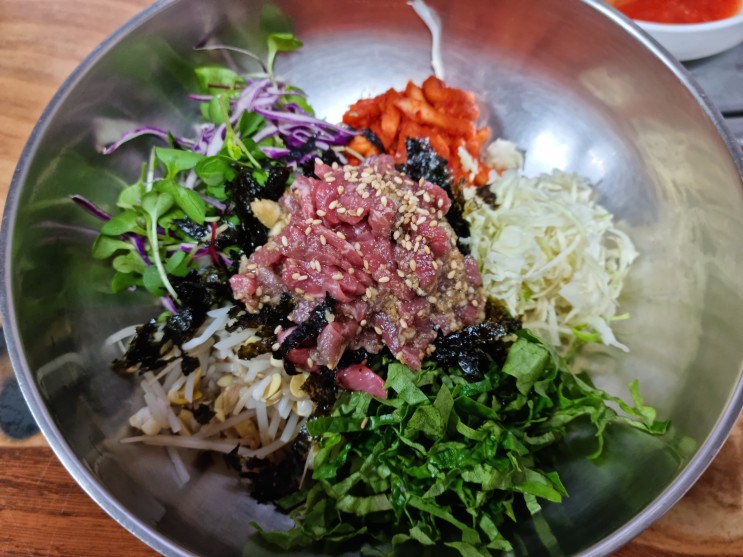  죽변에서 유명한 소고기 맛집 '소잡는날'의 육회비빔밥