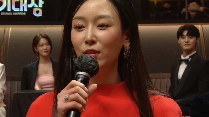 금리 걱정하는 김남길 금리 걱정하는 김남길