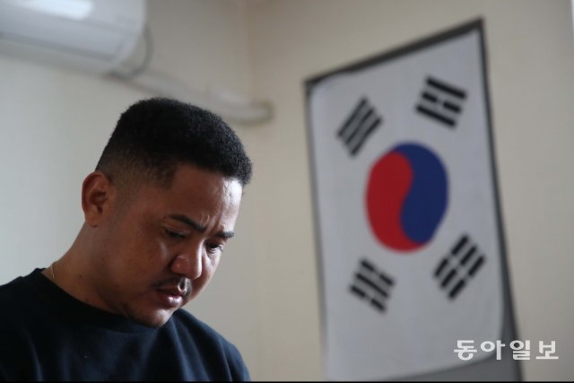 “날 버린 한국 아버지, 30년간 원망했지만”… 라이베리아 청년의 ‘아빠 찾기’ “날 버린 한국 아버지, 30년간 원망했지만”… 라이베리아 청년의 ‘아빠 찾기’