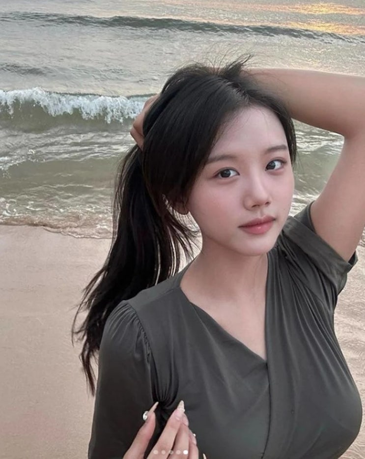 '아빠 찬스' 논란에도 인플루언서 등극한 이재시, 프라이빗 파티 초대받아 인터뷰 하기도 '아빠 찬스' 논란에도 인플루언서 등극한 이재시, 프라이빗 파티 초대받아 인터뷰 하기도