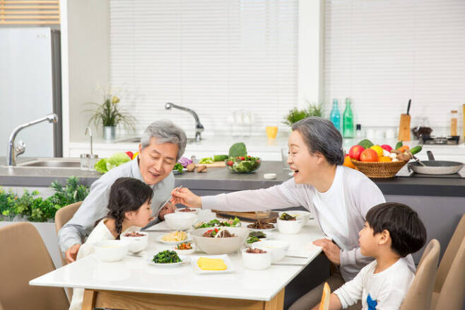 새해 행복을 누리는 비결…돈은 필수조건 아니야 새해 행복을 누리는 비결…돈은 필수조건 아니야