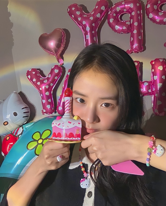  지수 앰버서더하는 브랜드에서 선물 받은거