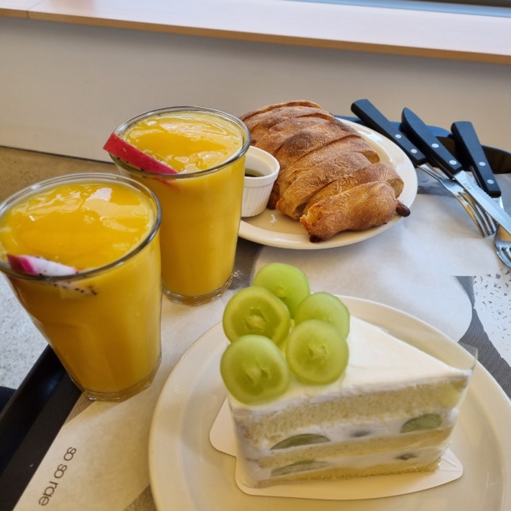  칠곡 소소래 빵 커피 맛 없는 게 뭐지...