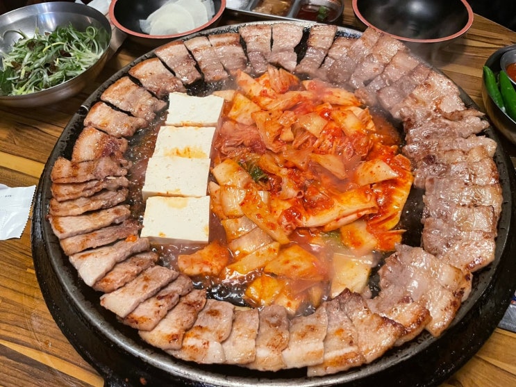  부산 서면 삼겹살맛집/서면 김치전골맛집 무쇠김치삼겹