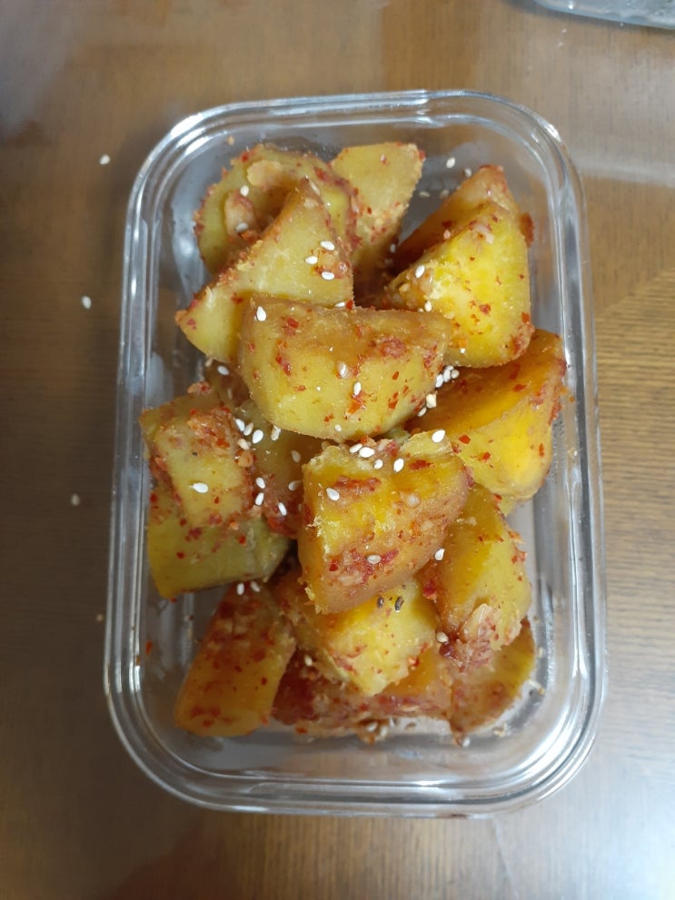  고구마조림, 제육볶음,나박김치
