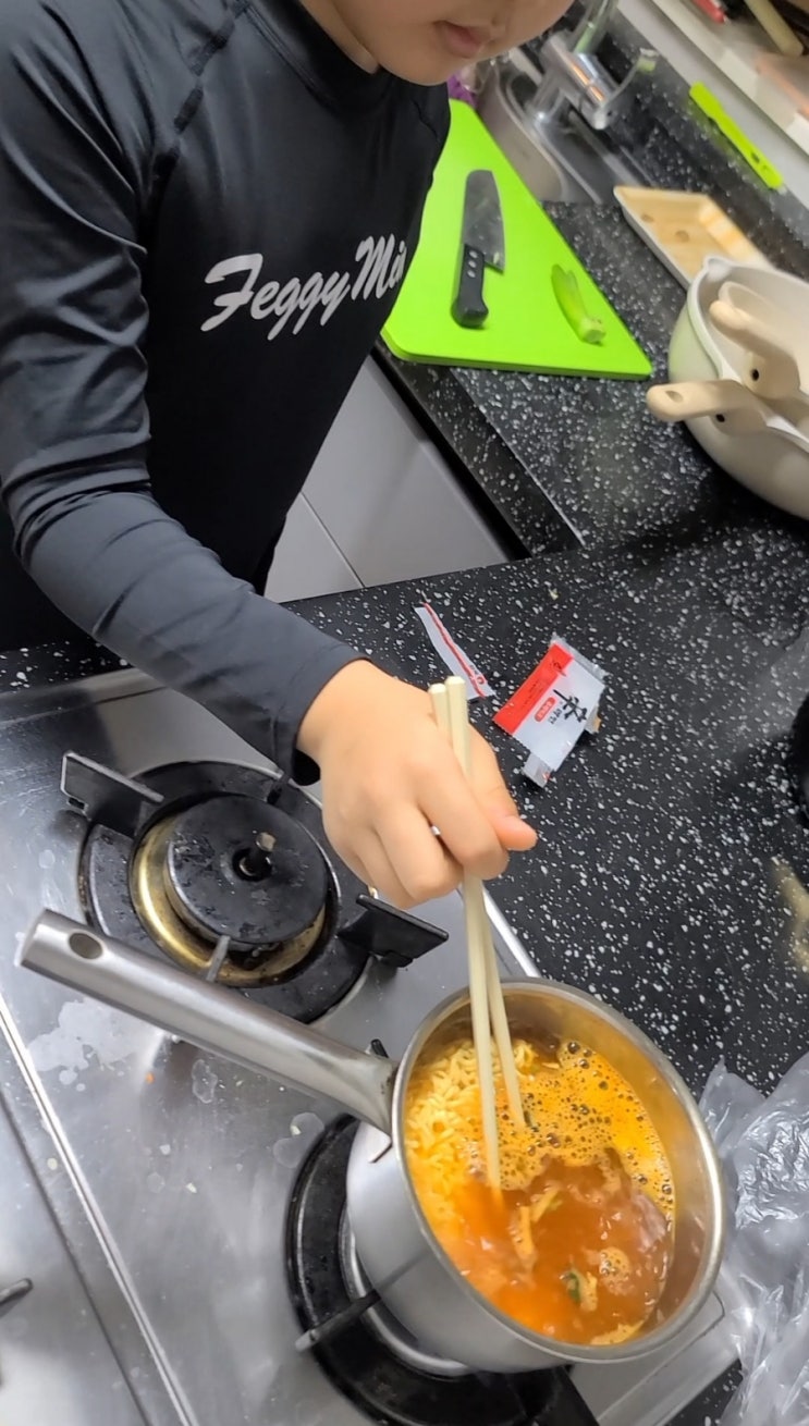 아들이 끓여준 아빠 인생의 최고라면