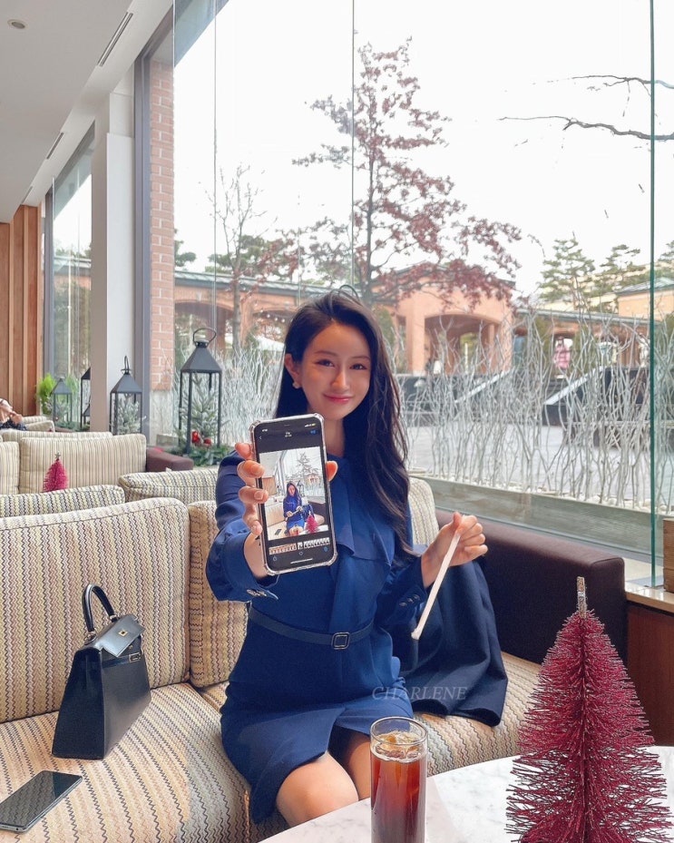  메이필드 호텔 로얄마일 라운지에서 커피 한잔