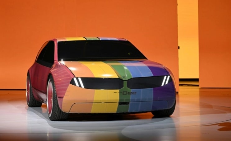  BMW가 만든 컬러가 변하는 자동차 i Vision Dee