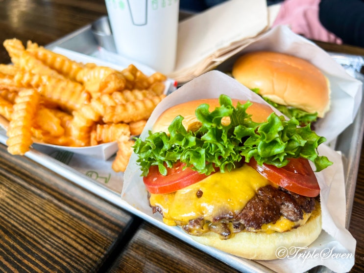  쉐이크쉑 청담점 방문 후기! 쉐이크쉑(SHAKE SHACK) 메뉴 추천!