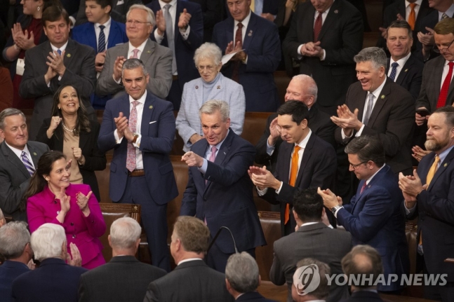 美하원의장에 공화당 매카시…164년만의 최다투표 '15번'만에 선출