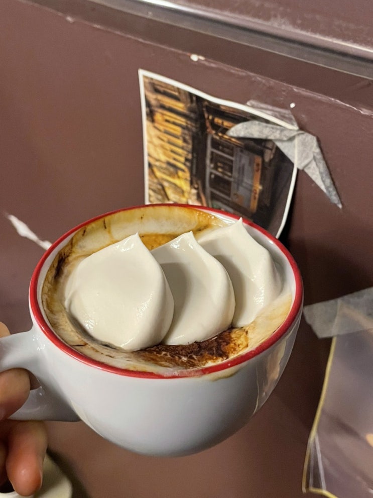  신사 가로수길 유럽 감성 내돈내산 카페 - 빈터 커피 바 Vinter Coffee Bar
