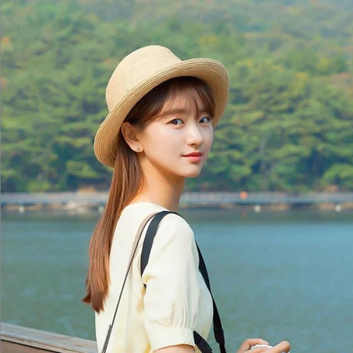'유니콘' 배우 원진아, 1등 알바 출신 '미소지기'에서 주연 휩쓸게 된 성공적인 변신 '유니콘' 배우 원진아, 1등 알바 출신 '미소지기'에서 주연 휩쓸게 된 성공적인 변신