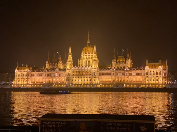 [헝가리 부다페스트 여행] #2 국회의사당 야경, 기념품 저렴한곳, 한식당, 쌀국수&굴뚝빵 찐맛집 짬나여행c
