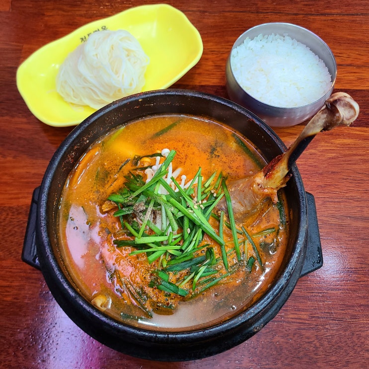  [전주 전북대 맛집] "정둔면옥" :: 뚝배기에 담긴 진한 국물, 그리고 국시