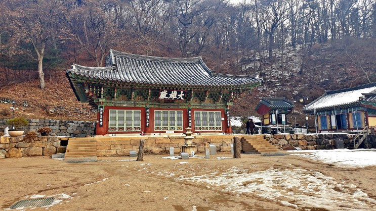  서운산 청룡사...오랜기간 보수를 끝낸 청룡사 대웅전, 3층석탑