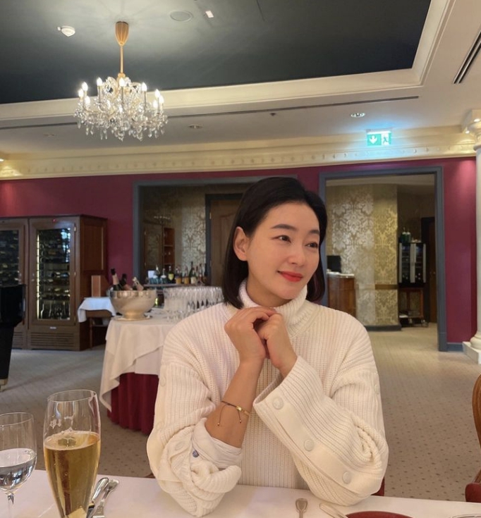 '5살 연하 판사 남편' 배우 박진희, "2차로 맥주 한잔" 운명적 만남 통해 속도 위반 결혼 '5살 연하 판사 남편' 배우 박진희, "2차로 맥주 한잔" 운명적 만남 통해 속도 위반 결혼