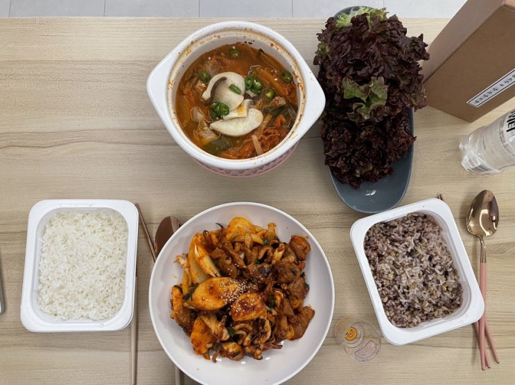  [리뷰] 문앞에제주 돼지로 함께 ‘오삼불고기’ (Feat. 삼겹김치찌개)