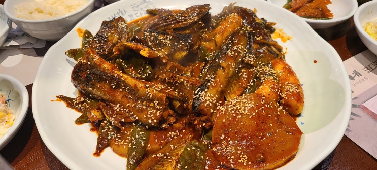  경기도 수원에서 매콤한 코다리조림 맛집인 [어부네 코다리] 입니다.