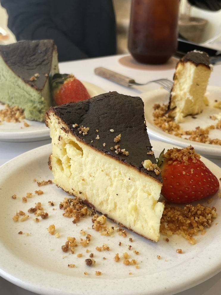  순천중앙동카페 / 순천시청 카페 추천 - 아삐에노 appieno 바스크치즈케이크 맛집