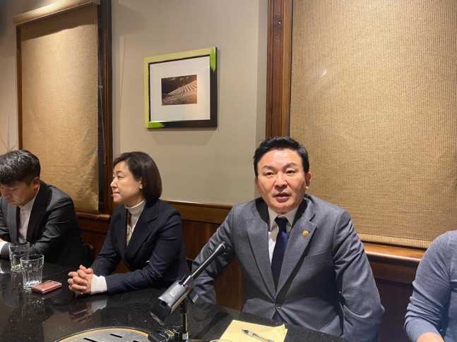 원희룡 "규제 푼다고 집값 상승 기대 안해…거래 제로 막아야" 원희룡 "규제 푼다고 집값 상승 기대 안해…거래 제로 막아야"