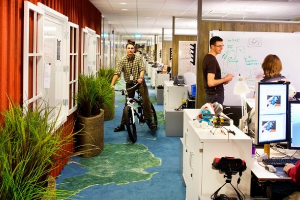 「공유오피스 공간생각」 집이 생각나지 않게 사무실 밖을 나가고 싶지 않게 만든 구글 사무실 디자인