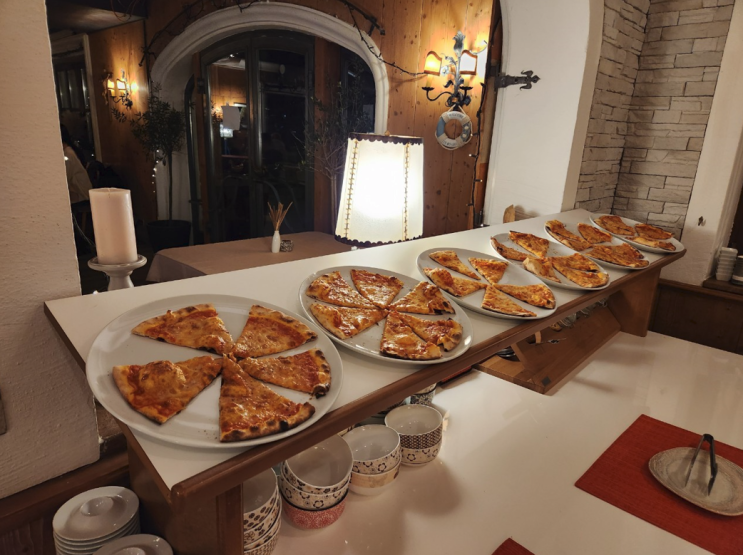 오스트리아 지함 Rocco La Pizzeria에서 화덕피자와 파스타
