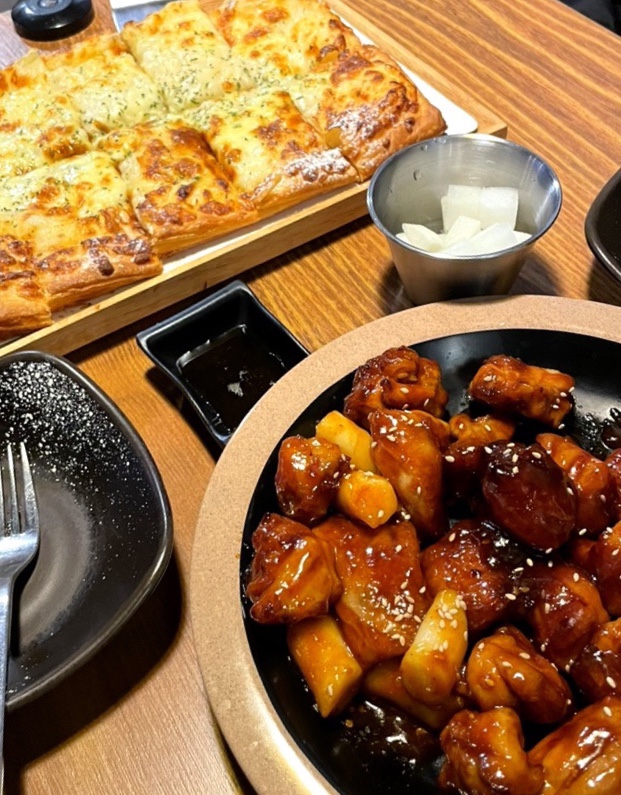  오븐마루치킨 신내점, 바베큐로스트, 메이플 고르곤졸라피자