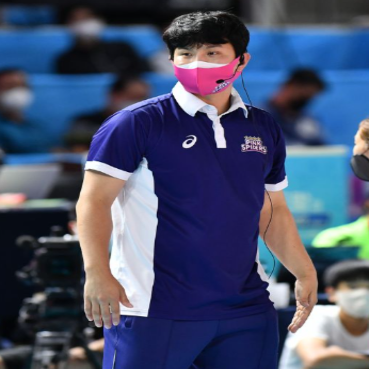  흥국 김기중 감독 계약미완료로 대행에 대행 출전, 무근본, 무개념 구단인데 선수들은 또 이겨버리네(흥국생명, 김기중감독, 계약마무리안돼, 권순찬해임, 이영수대행사퇴, 김대경코치)