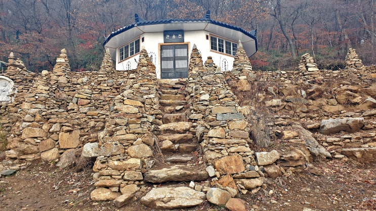  서운산 은적암, 청룡사...산을 소요유 하며 은적암 돌탑과 복원된 청룡사 대웅전에 들다.
