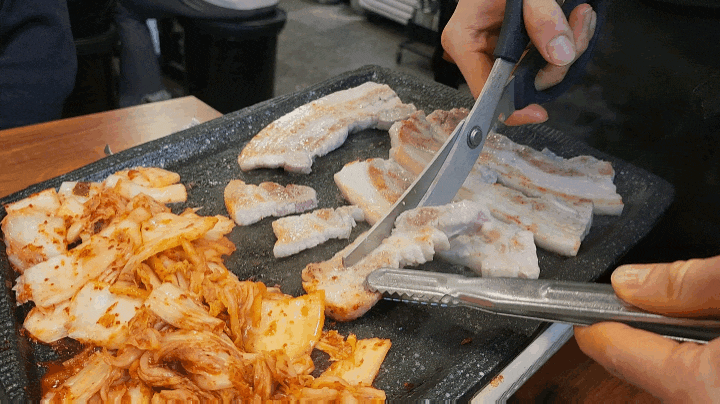  고두리김치생삼겹살 일산라페스타 고기 맛있는집