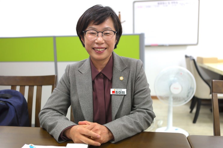  "'포기하라'던 중고생 100원 버스, 3년 걸려 만들었죠" [이상한 나라의 지방의원 3화]