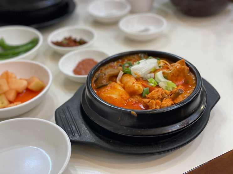  서여의도 국회의사당 점심 한방대가삼계탕 여의도점(반계탕, 닭볶음탕)