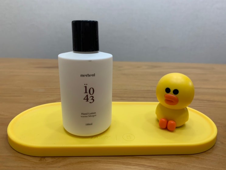 촉촉하고 향기좋은 핸드크림 선물브랜드 메르헨트 핸드로션 건조한 겨울에 센스있게 선물하기 좋네요. 메르헨트 1043 바먼모겐향은 고보습인데다 향도 은은하니 넘 좋아서 추천 촉촉하고 향기좋은 핸드크림 선물브랜드 메르헨트 핸드로션 건조한 겨울에 센스있게 선물하기 좋네요. 메르헨트 1043 바먼모겐향은 고보습인데다 향도 은은하니 넘 좋아서 추천
