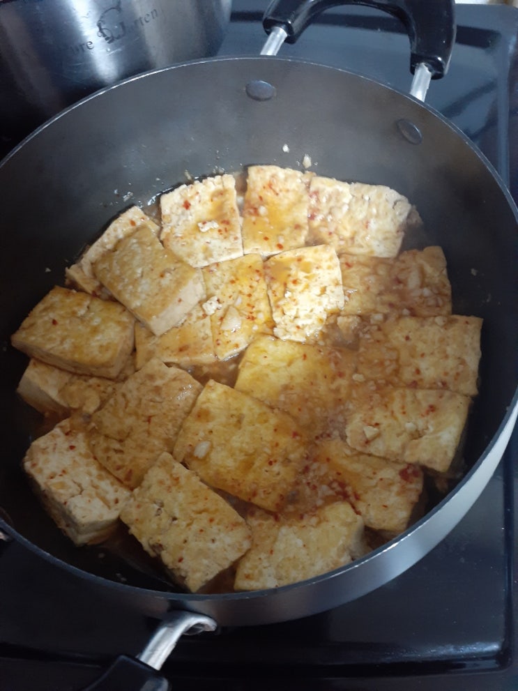  친정엄마 반찬봉사, 두부조림, 참치볶음, 무나물,양배추 볶음등