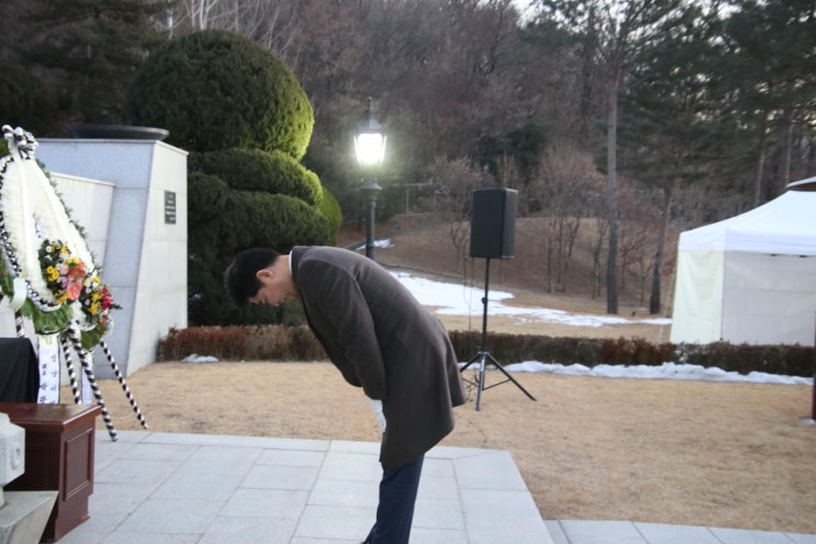 올해도 <b>현충탑</b> <b>참배</b>로 <b>새해</b> 업무를 시작했습니다.