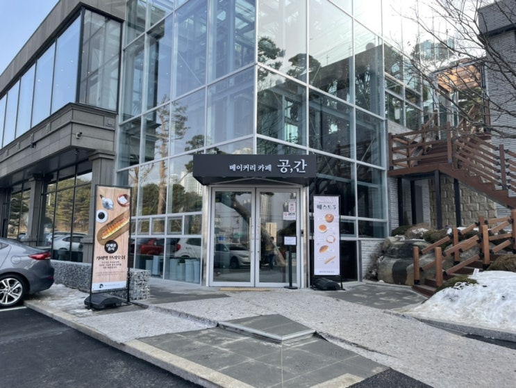  [청주동남지구 카페] 동남지구 대형카페, 카페 공간, 넓은 실내와 편안한 쇼파, 식물원 감성카페