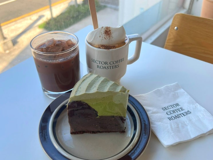  [충무로 카페] 디저트 맛집으로 감성 가득한 '섹터 커피바' 솔직 후기