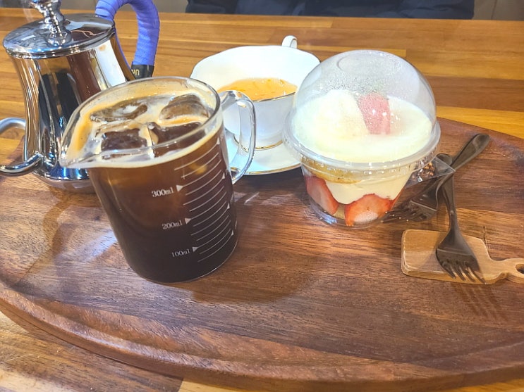  [대전 서구] 관저동 맛집 <카페 회란> - 따뜻한 우드 인테리어와 로스팅 커피, 디저트 맛집
