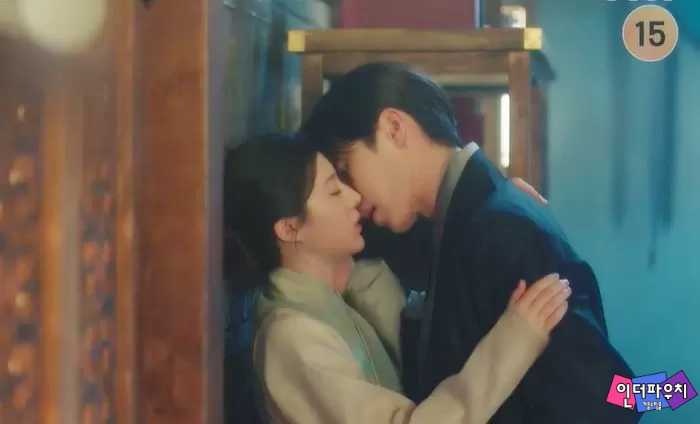  연인과 사랑 나누다 갑자기 머리 아프면 당장 병원가야 하는 이유